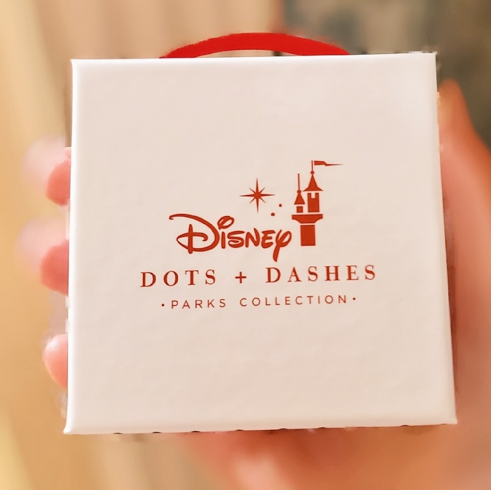 DISNEY PARKS SWAROVSKI CRYSTAL BOW BRACELET - Picture 5 of 5
